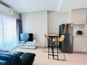 1b1b/Lumpini/central location/gym and swimmingpool